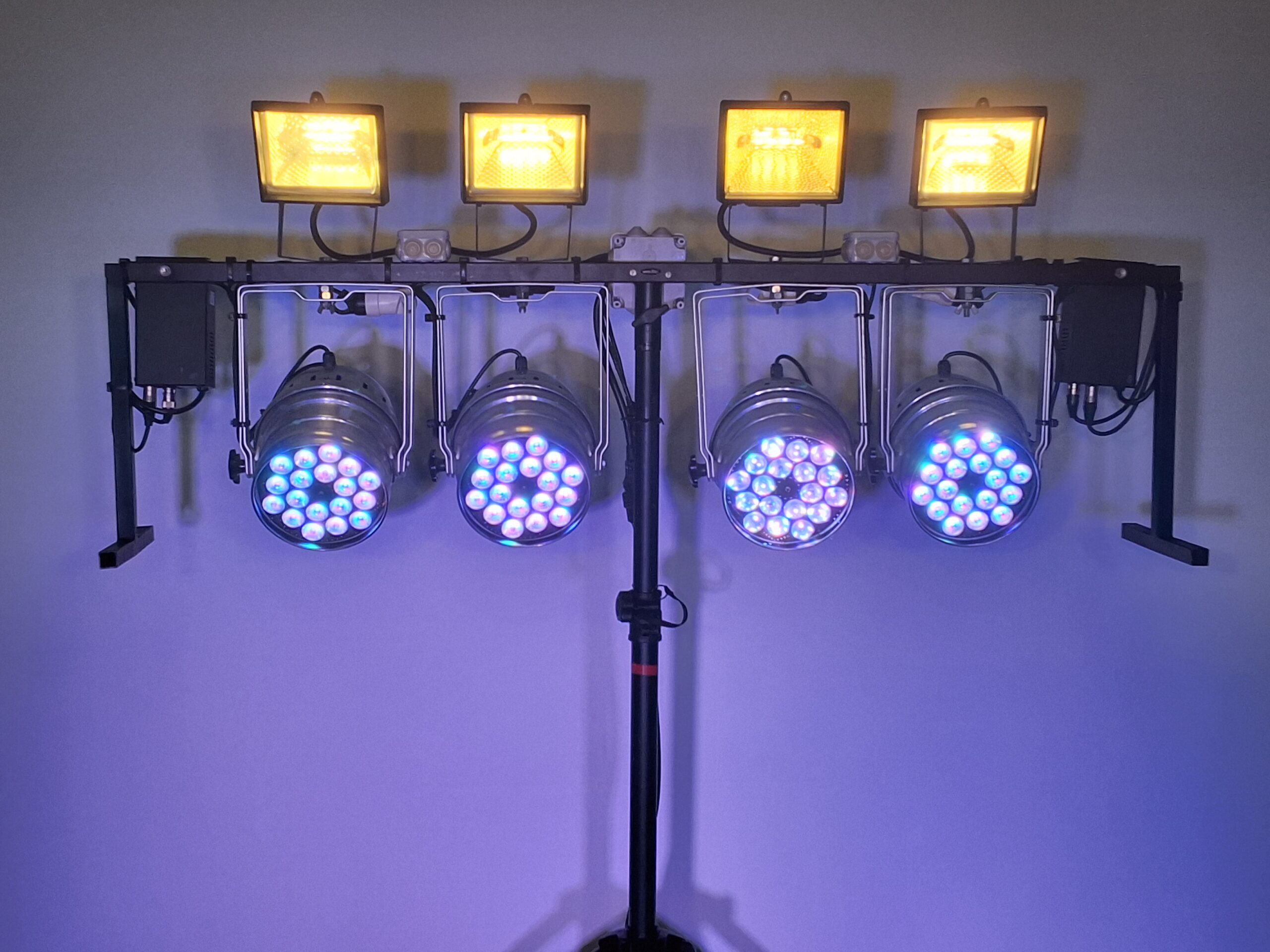 Pack Éclairage Scène – Pieds, LED RGB, Halogènes et DMX